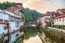 Petit Train Touristique Little Tourist Train Rides In Saint Jean Pied De Port Guide Du Pays Basque