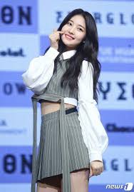 Everglow Sihyeon Debut Bon Bon Chocolat Showcase Famosos Chicas Ropa