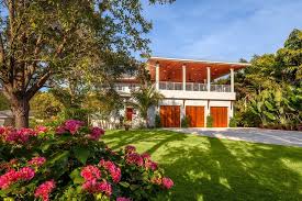 This is one of the flowers you can consider if you want to decorate your garden. 8 Best Sun Loving Plants For Indian Gardens