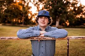 Kim Neidig Throckmorton legði út...