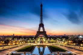 Dimanapun anda mencari kata paris maka menara tinggi ini selalu muncul dan menjadi simbol kemegahan paris. Sejarah Pembinaan Menara Eiffel Mercu Tanda Bandar Paris Iluminasi
