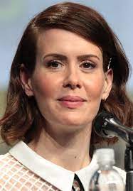 After graduating, the young actress decided to continue her education and enrolled at the american academy of dramatic arts, where she met pedro pascal, one of her now. Sarah Paulson Wikipedia