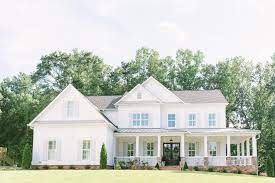 Exterior paint colors 2020 were born to satisfy your need to stand out from the block. The Best Exterior Paint Colors For Farmhouses Southern Living