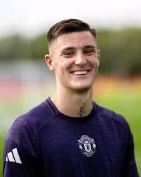 Kai Havertz and Ben White in training. 29 БВНА KALTY OBHA REALTY