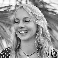 Elizabeth Nevin's Instagram, Twitter & Facebook