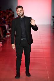 October 14 2014 michael costello takes the stage for la fashion week at the garden courtyard of the taglyan. Kylie Jenner Offentlich Gesprengt Die Von Fashion Designer Michael Costello Auf Instagram Aktuelle Boulevard Nachrichten Und Fotogalerien Zu Stars Sternchen