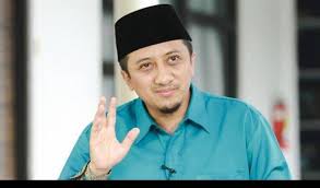 Sayangnya, di tengah duka ini ria ricis justru tidak berada di samping sang papa. Ustaz Yusuf Mansur Ungkap Alasan Ayah Ria Ricis Dimakamkan Di Pesantren Miliknya