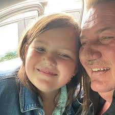 Amanda Botts's Instagram, Twitter & Facebook