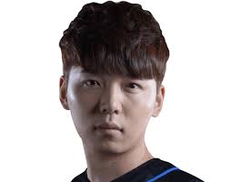 T1 fans really have no fate in Faker's mind control powers : r/PedroPeepos