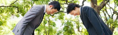 Đằng sau cái cúi đầu – cách chào của người Nhật