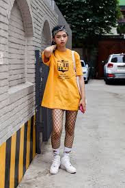 How To Wear Oversized Clothes 7 Tips On How To Rock Oversized Outfits Her Style Code 492 x 787 jpeg 86 кб. how to wear oversized clothes 7 tips