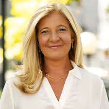 Lisa Raposa, Realtor with Residential Properties