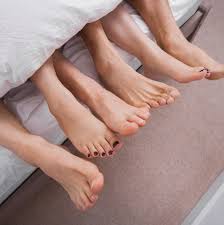 8 posições para ninguém ficar de fora no sexo a três