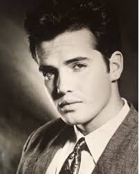 Shot this while we were listening to that. Ah, the L- 80's 😎