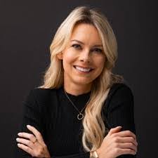 Deborah Busick's Instagram, Twitter & Facebook