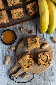 Gateau A La Banane Beurre De Cacahuete Et Pepites De Chocolat Amandine Cooking En 2020 Gateau Banane Beurre De Cacahuete Alimentation