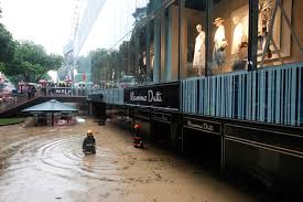 Three people had died in the 2010s. Flash Floods Strike Central Singapore Photos Wsj
