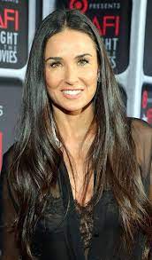 Demi Moore S Enticing Signature Hairstyle Toplonghairstyles Long Hair Styles Easy Hairstyles For Long Hair Demi Moore Hair