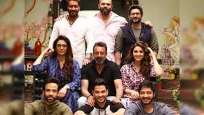 Ajay Devgn Shares A Pic Of Sanjay Dutt With The Cast Of Golmaal 4 Ajay Devgn Shares A Pic Of Sanjay Dutt With The Cast Of Golmaal 4 Watch Video Eisamay The news reports on #golmaal5 makes me very happy. eisamay