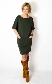 It has been used as a color name in english since 1848 when it was first introduced as a military uniform. Flow Baumwollkleid Mit Taschen Khaki Farbe Sisters Www Shopsisters Eu