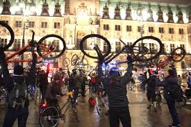 Startpunkt wird erst einige stunden davor bekanntgegeben. Critical Mass Zwischen Party Und Protest Velophil