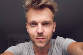 8 Ridiculous Things Said by Eckhart Tolle Which Don't Stand Up to Scrutiny 