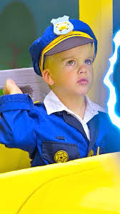 Cleo Daily's Instagram, Twitter & Facebook