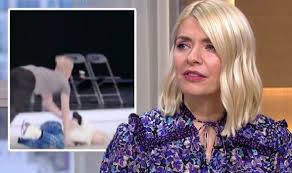 How about some christmas holly willoughby guys? Gz7snqilsuerym
