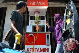 Alasannya karena hal tersebut sangat berbahaya bagi keselamatan penjual dan orang lain. Ganjar Minta Mesin Penjual Bbm Eceran Ditera Antara News