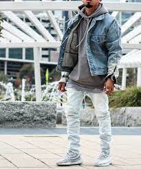 2 232 Likes 93 Comments Wes La Clt Wescalifa On Instagram Love How This Raw Tee Flows By Tomo Yeezy Outfit Mens Fashion Urban Streetwear Outfit