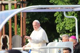 Încă de marţi seara, 21 mai 2019, de la ora 18.30, preasfinţitul petru gherghel, episcop de iaşi, alături de episcopul auxiliar, preasfinţitul aurel percă, un sobor de preoţi şi sute de credincioşi au întâmpinat. Papa Francisc A Recitat Din Eminescu Ziua In Care Iasul A Facut Istorie Foto Dezvaluirea Ro