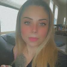 Laura Viveros's Instagram, Twitter & Facebook