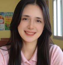 Elizabeth Mina's Instagram, Twitter & Facebook