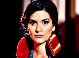 Berguzar Korel Savci Feride Sadoglu Http Www Dizicini Net Karadayi 73 Bolum Fragmani 2 Haziran Pazartesi Beauty Hair Makeup Actresses