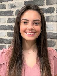 Holly Gray's Instagram, Twitter & Facebook