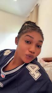 Inviting friends to build a big group in The Romantic Tribe Gh