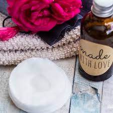 Zaubernuss (auch hamamelis genannt) ist eine wahre wunderwaffe bei haut, die zu unreinheiten und einem fettigen teint neigt. Gesichtswasser Selber Machen 6 Anleitungen Fur Diy Toner