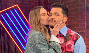 Consisting of or relating to a place where a leaf and stem join a plant: Belinda Y Christian Nodal Esta Podria Ser La Fecha De Su Boda