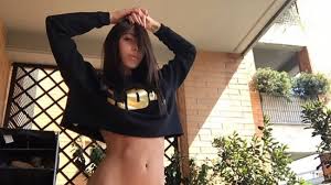 Marianna gautieri, fenomeno social con moltissimi follower su instagram, figlia di mister carmine gautieri e fidanzata dell'attaccante della spal, alberto cerri, è stata raggiunta in esclusiva dalla redazione di pianetaserieb.it per parlare del suo rapporto col calcio e per conoscere un po' meglio l'attaccante spallino di proprietà della juventus. Marianna Gautieri Lo Scatto Sexy Fa Impazzire I Suoi Follower Su Instagram