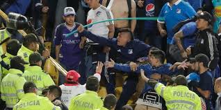 El idrd confirmó la entrega del estadio nemesio camacho el campín tras los trabajos de mejoramiento y readecuación de la cancha. Video Pelea De Hinchas De Millonarios En El Campin Liga Aguila Betplay 2020 Futbol Colombiano Liga Betplay Futbolred