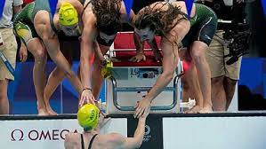Gold medalists kathleen dawson, adam peaty, james guy and anna hopkin of great britain pose during the awarding ceremony for the mixed 4x100m medley relay final of swimming at the tokyo 2020. Swimming Olympics 2021 Us Men Set World Record In 4x100 Swimming Medley Relay Marca