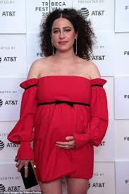 A24's newest addition, false positive, follows lucy (ilana glazer) and adrian. Pregnant Ilana Glazer Joins Stylish Sophia Bush At False Positive Screening At Tribeca Festival Aktuelle Boulevard Nachrichten Und Fotogalerien Zu Stars Sternchen