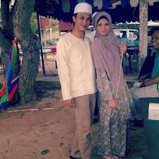 Mohd zahiril adzim mohd mokhtar (lahir 22 januari 1984) ialah seorang pelakon lelaki malaysia yang bergiat aktif dalam bidang perfileman, tv, penstriman dan teater. 7 Foto Bertudung Isteri Zahiril Adzim Shera Aiyob Mengejutkan Laman Gosip Dan Informasi Terkini