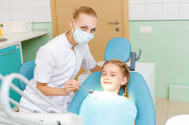 Bei der regelmäßigen kontrolluntersuchung kann der zahnarzt viele erkrankungen der zähne und des mundraums, wie karies, zahnfleischerkrankungen oder tumoren bereits im frühstadium erkennen und rechtzeitig behandeln. Ohne Angst Zum Zahnarzt