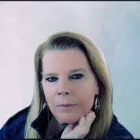 Laura Geisinger's Instagram, Twitter & Facebook