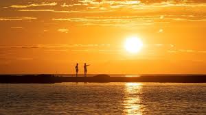 El solsticio de diciembre brinda el día más largo del año, por ejemplo, argentina, australia las otras transiciones estacionales son los equinoccios, que ocurren en primavera y otoño, en esos tiempos, dos días tienen la misma duración de día y noche, el solsticio de verano es cuando los rayos del sol. Verano 2020 Solsticio De Verano Cuando Empieza Y Cuanto Dura El Verano 2020 Marca Com