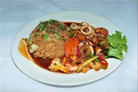 1 butir telur asin dan ambil setelah itu tambahkan juga bawang putih dan juga perangsang udang. Resepi Nasi Goreng Paprik Sedap