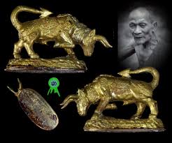 fighting bull roon jakapat narai luang phor kalong wat khao laem bull lion sculpture fight
