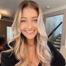 Alyssa Sheridan's Instagram, Twitter & Facebook