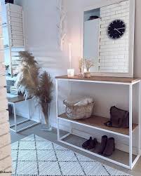 Welcome Home In Diesem Wunderschonen Eingangsbereich Fuhlt Man Sich Sofort Willkommen Unser Highlight Der Einzigar Teppich Flur Haus Zubehor Rauminspiration